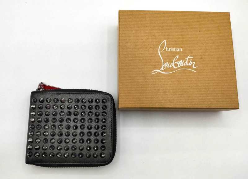 美品✨クリスチャンルブタン　スタッズウォレット クリスチャン・ルブタンスタッズウォレットの買取実績(176225